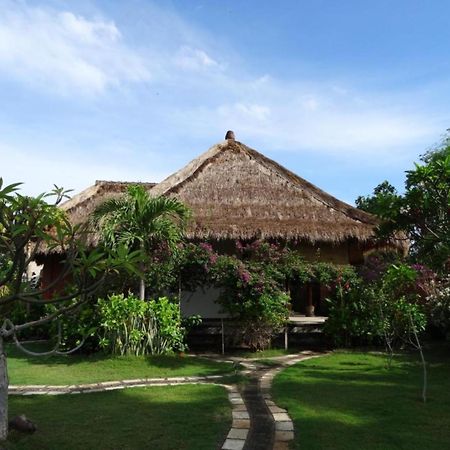 Sunia Loka Bungalows & Dive Center เปมูเตรัน ภายนอก รูปภาพ