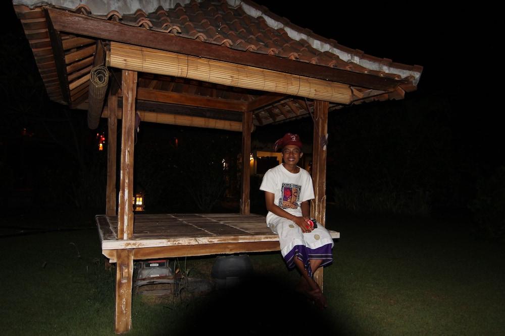 Sunia Loka Bungalows & Dive Center เปมูเตรัน ภายนอก รูปภาพ