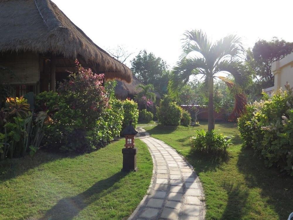 Sunia Loka Bungalows & Dive Center เปมูเตรัน ภายนอก รูปภาพ
