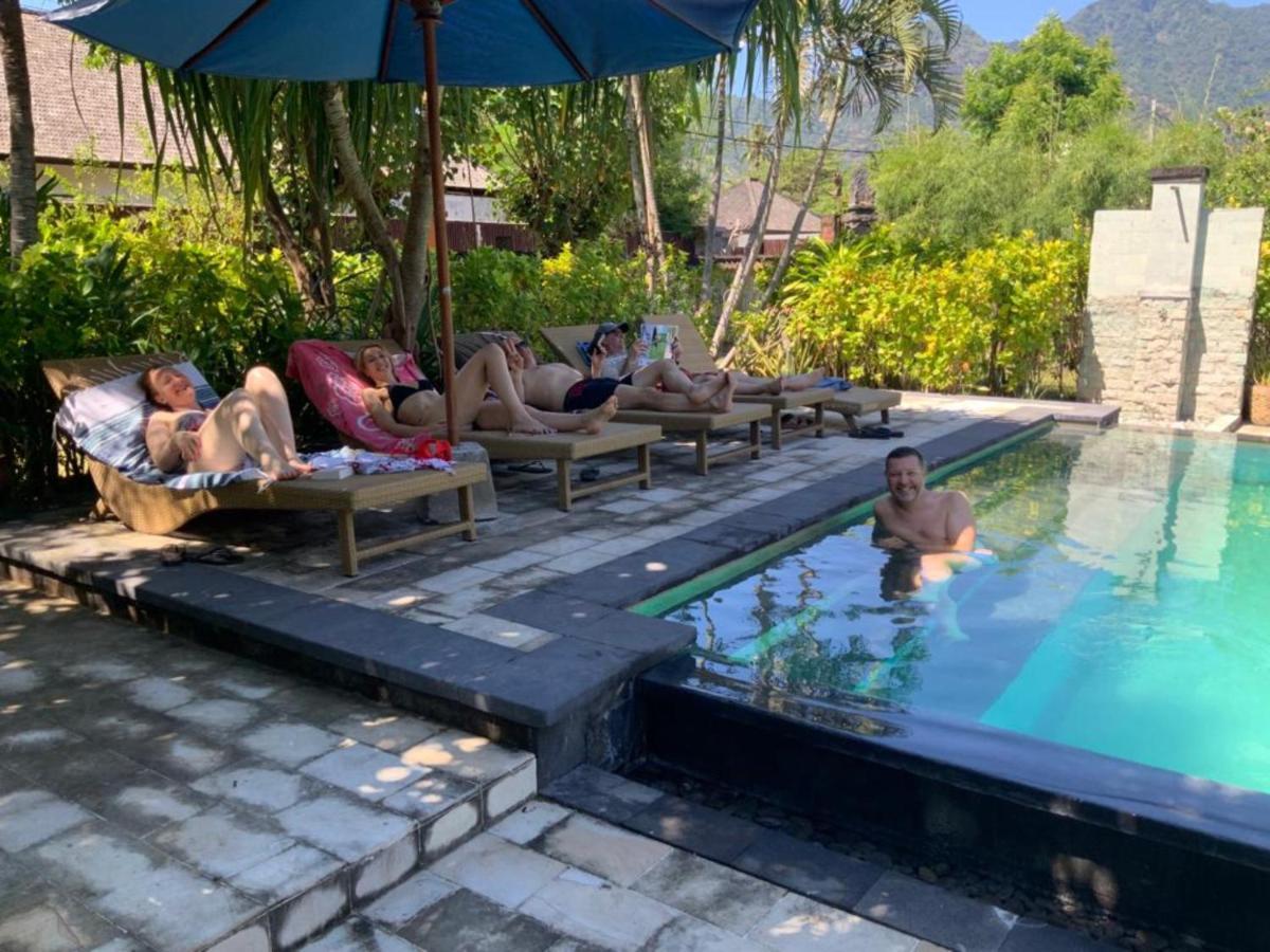Sunia Loka Bungalows & Dive Center เปมูเตรัน ภายนอก รูปภาพ