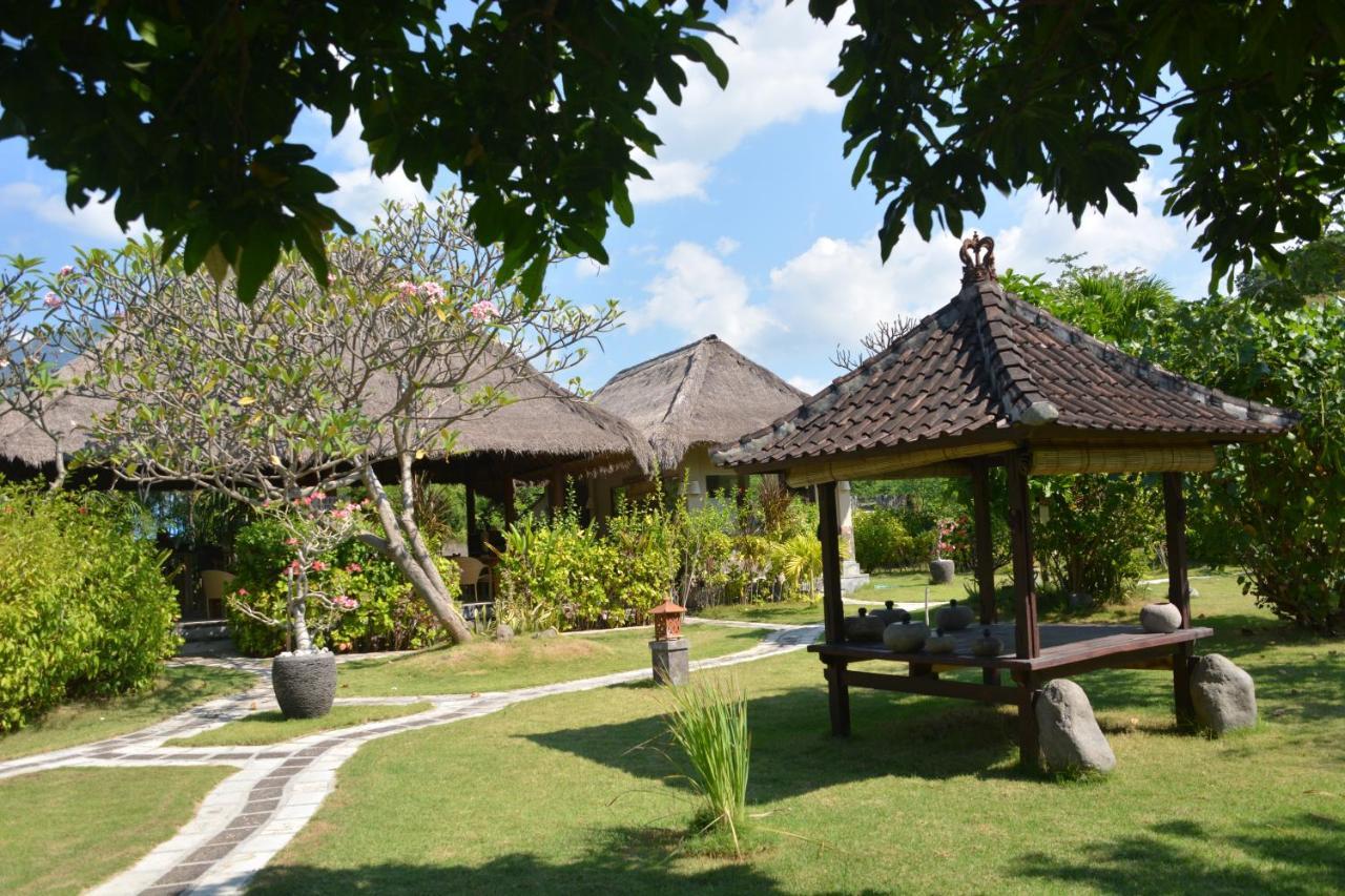 Sunia Loka Bungalows & Dive Center เปมูเตรัน ภายนอก รูปภาพ