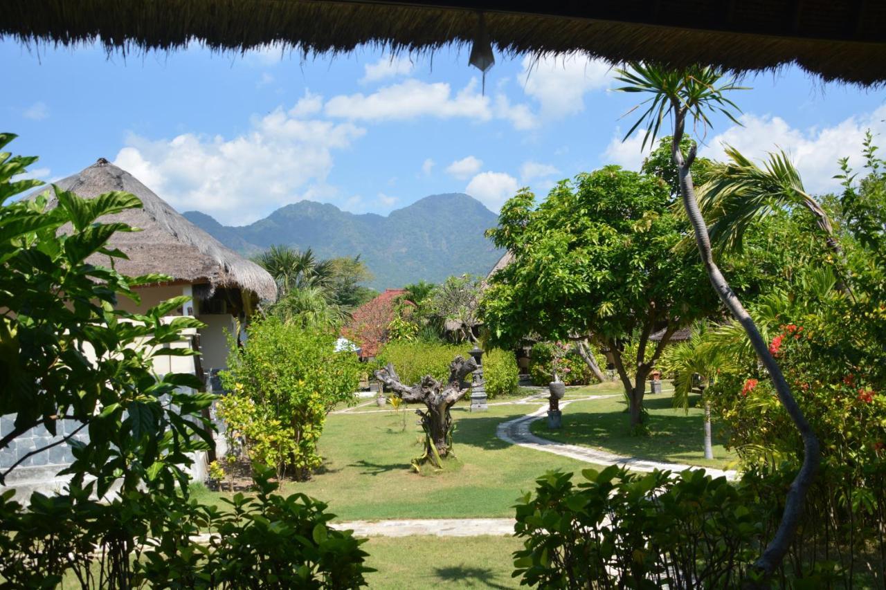 Sunia Loka Bungalows & Dive Center เปมูเตรัน ภายนอก รูปภาพ
