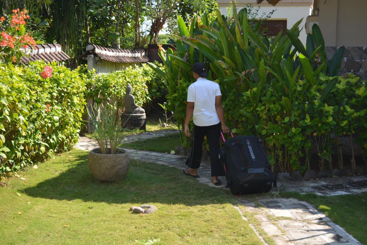 Sunia Loka Bungalows & Dive Center เปมูเตรัน ภายนอก รูปภาพ