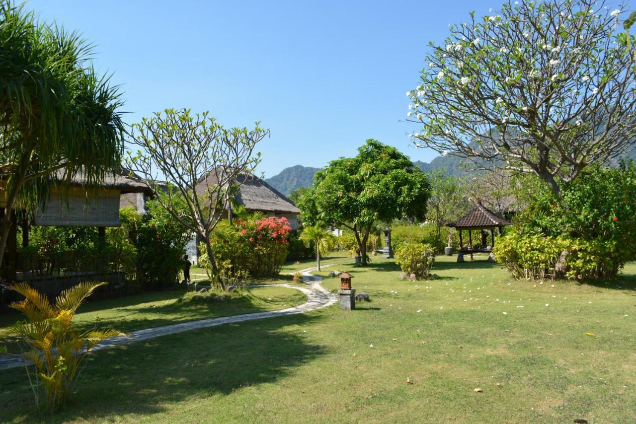 Sunia Loka Bungalows & Dive Center เปมูเตรัน ภายนอก รูปภาพ
