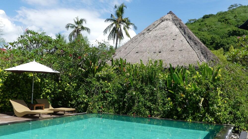 Sunia Loka Bungalows & Dive Center เปมูเตรัน ภายนอก รูปภาพ