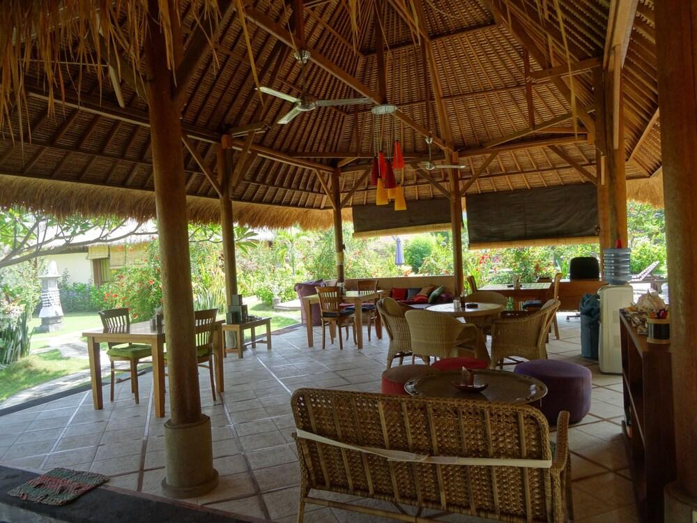Sunia Loka Bungalows & Dive Center เปมูเตรัน ภายนอก รูปภาพ