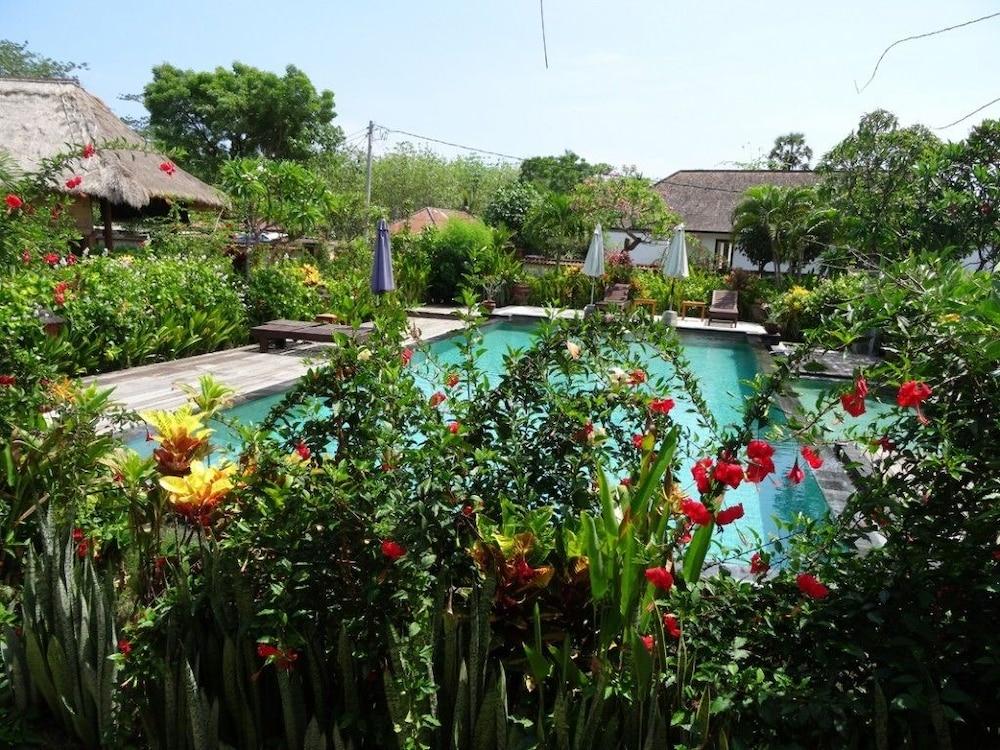 Sunia Loka Bungalows & Dive Center เปมูเตรัน ภายนอก รูปภาพ