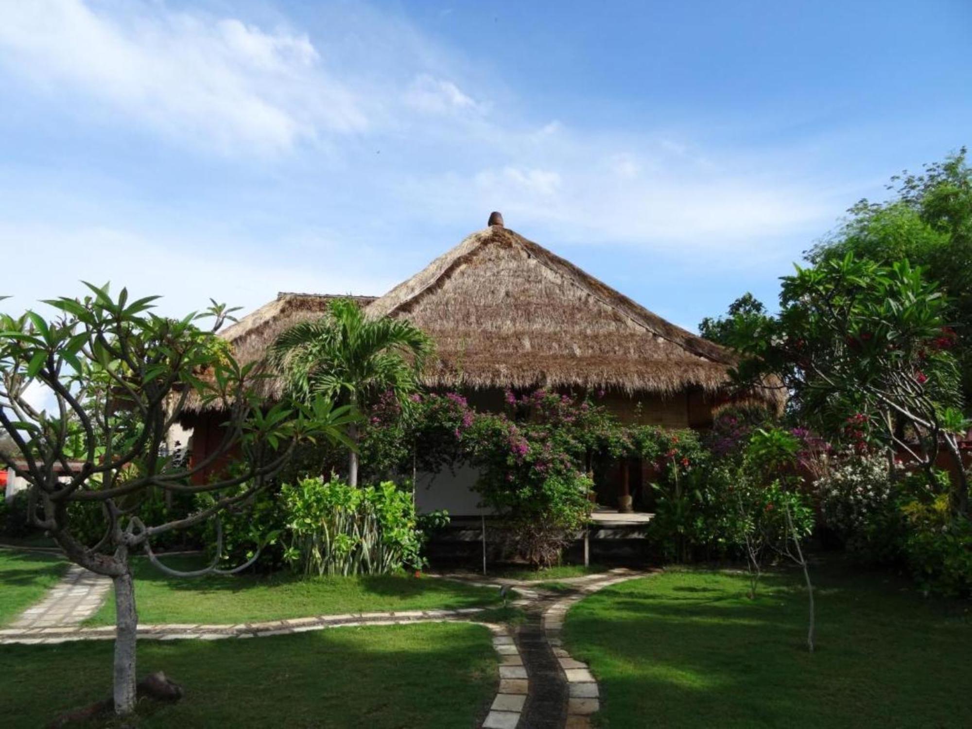 Sunia Loka Bungalows & Dive Center เปมูเตรัน ภายนอก รูปภาพ