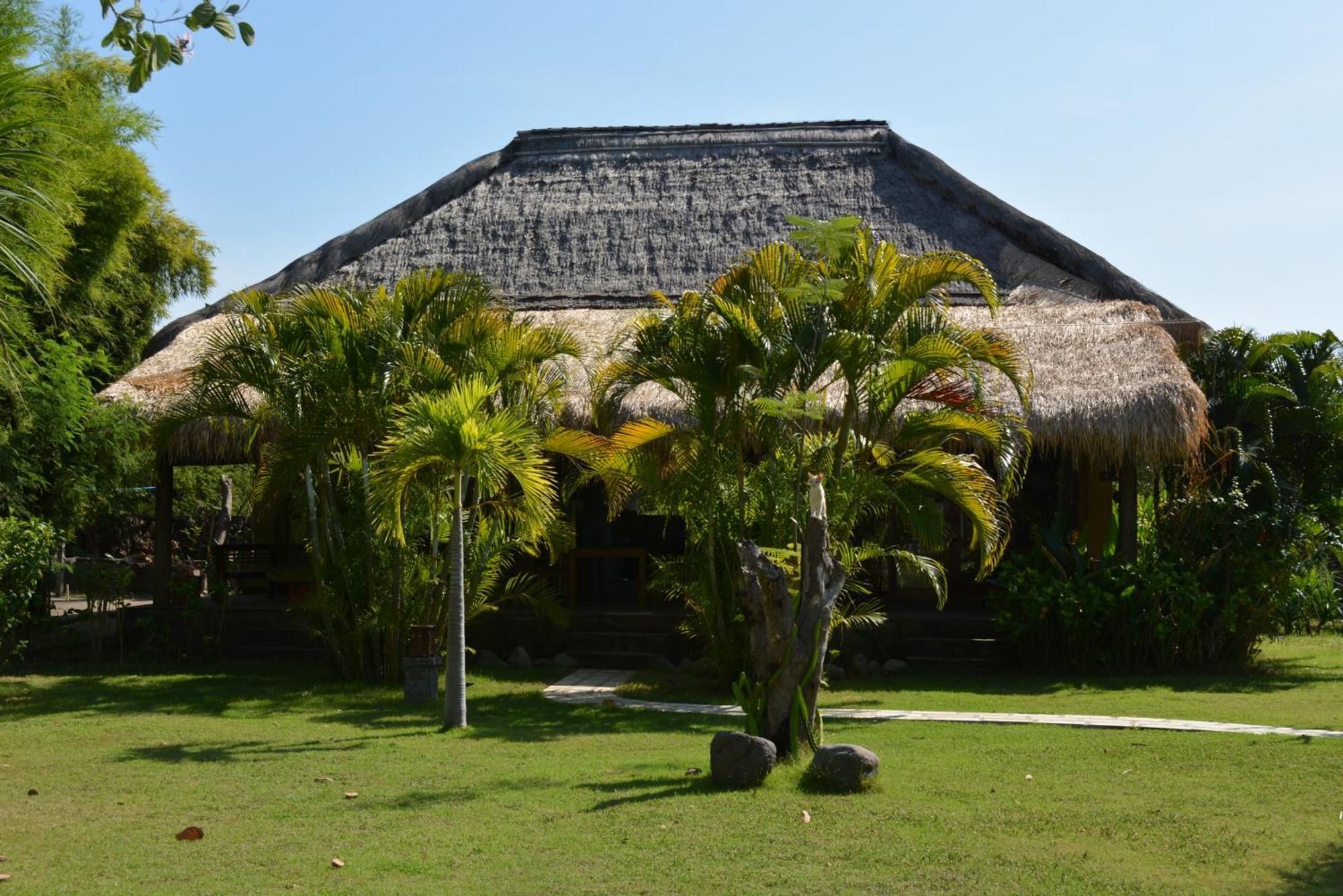Sunia Loka Bungalows & Dive Center เปมูเตรัน ภายนอก รูปภาพ