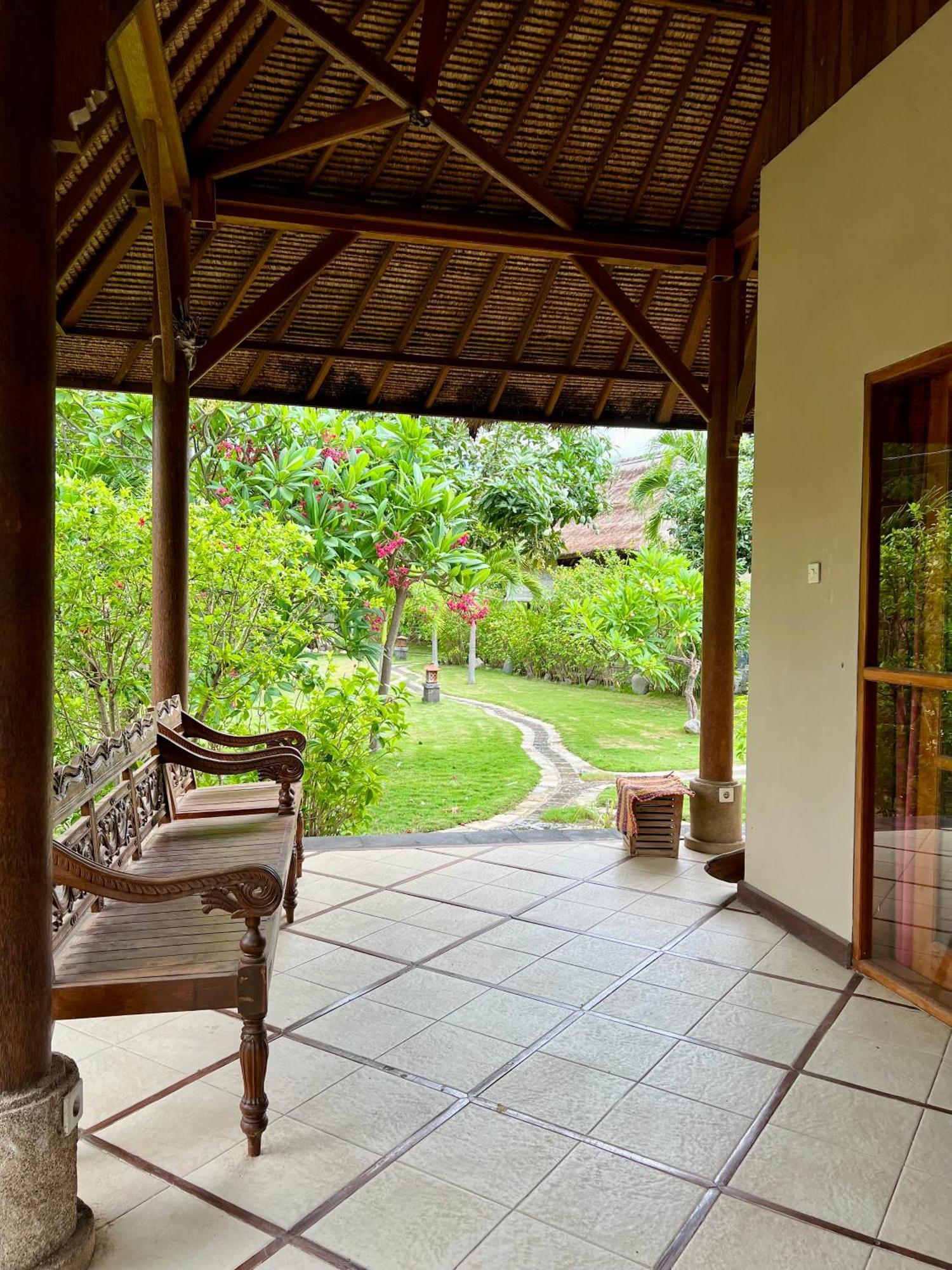 Sunia Loka Bungalows & Dive Center เปมูเตรัน ภายนอก รูปภาพ
