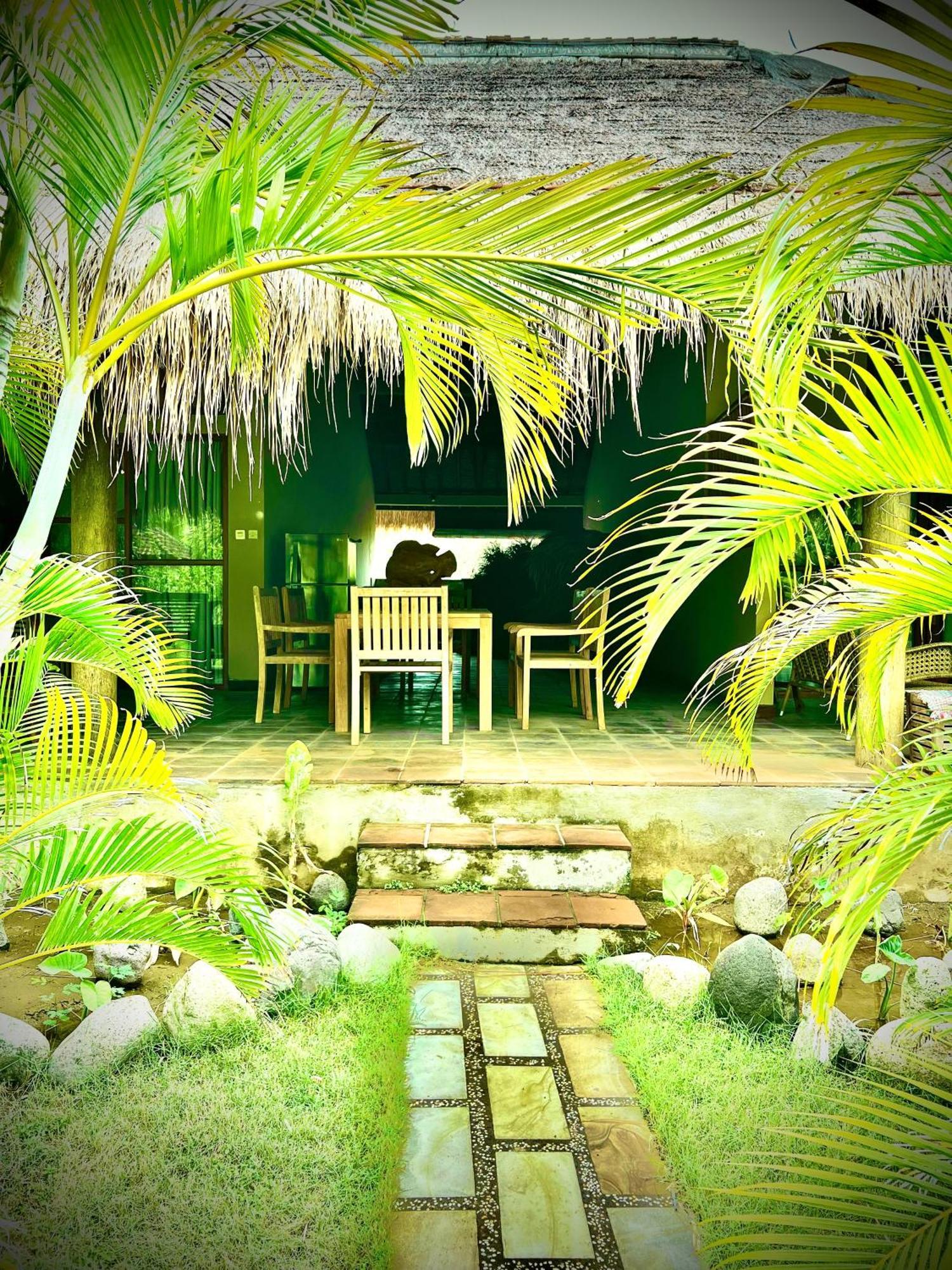 Sunia Loka Bungalows & Dive Center เปมูเตรัน ภายนอก รูปภาพ