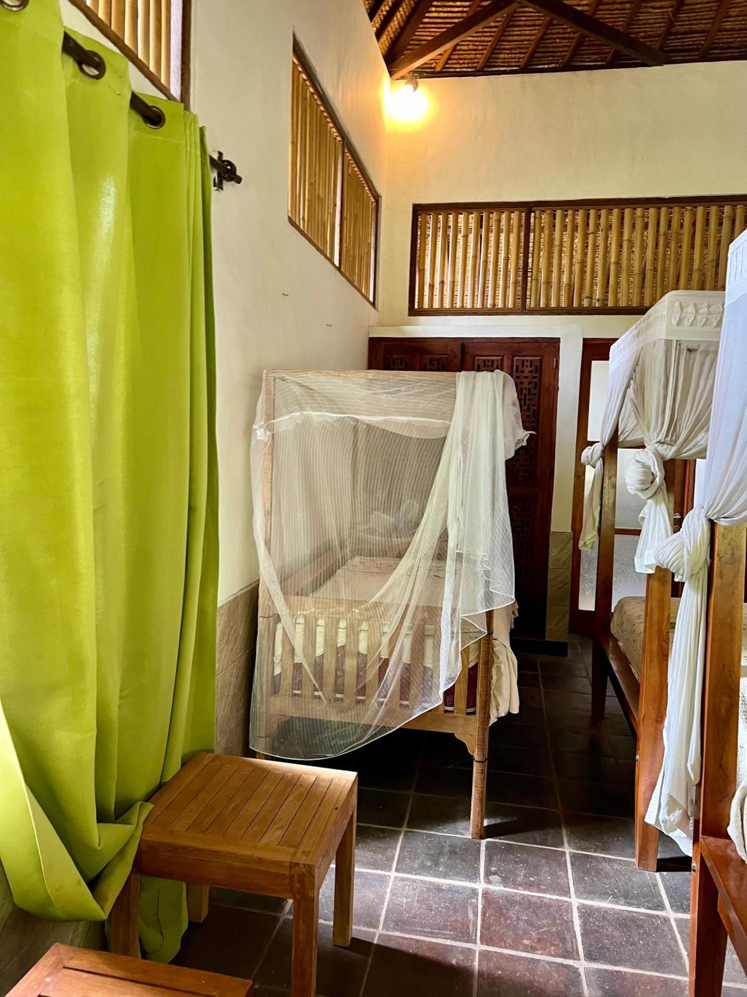 Sunia Loka Bungalows & Dive Center เปมูเตรัน ภายนอก รูปภาพ