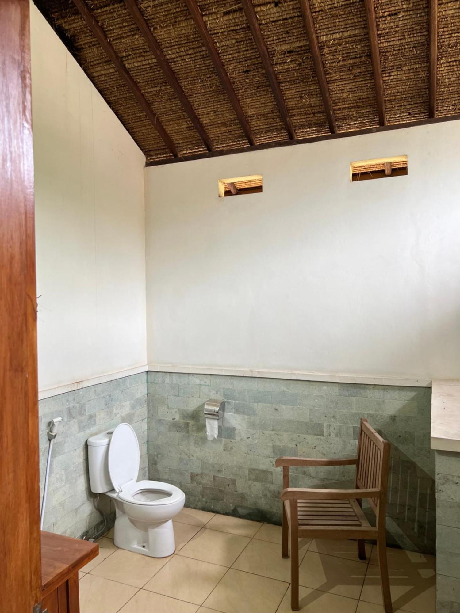 Sunia Loka Bungalows & Dive Center เปมูเตรัน ภายนอก รูปภาพ