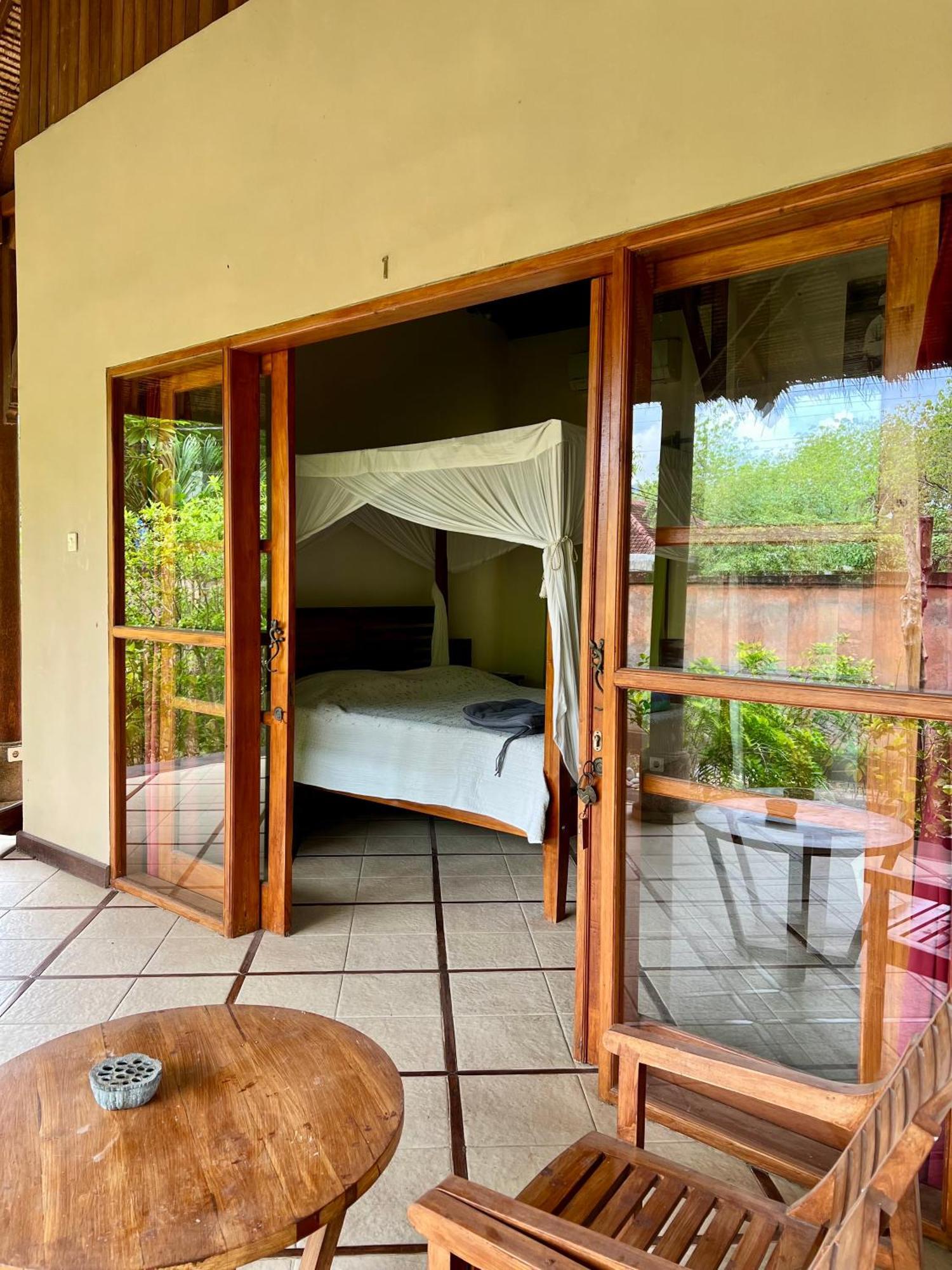 Sunia Loka Bungalows & Dive Center เปมูเตรัน ภายนอก รูปภาพ