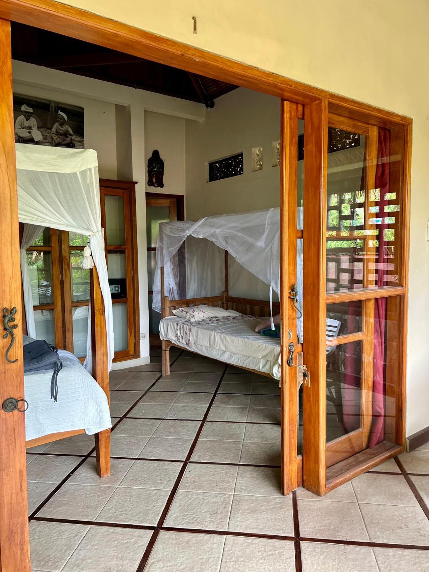 Sunia Loka Bungalows & Dive Center เปมูเตรัน ภายนอก รูปภาพ