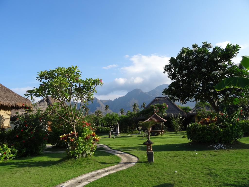 Sunia Loka Bungalows & Dive Center เปมูเตรัน ภายนอก รูปภาพ