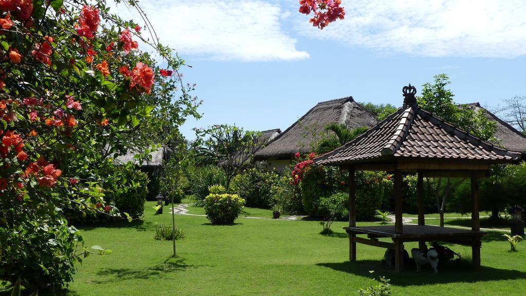 Sunia Loka Bungalows & Dive Center เปมูเตรัน ภายนอก รูปภาพ