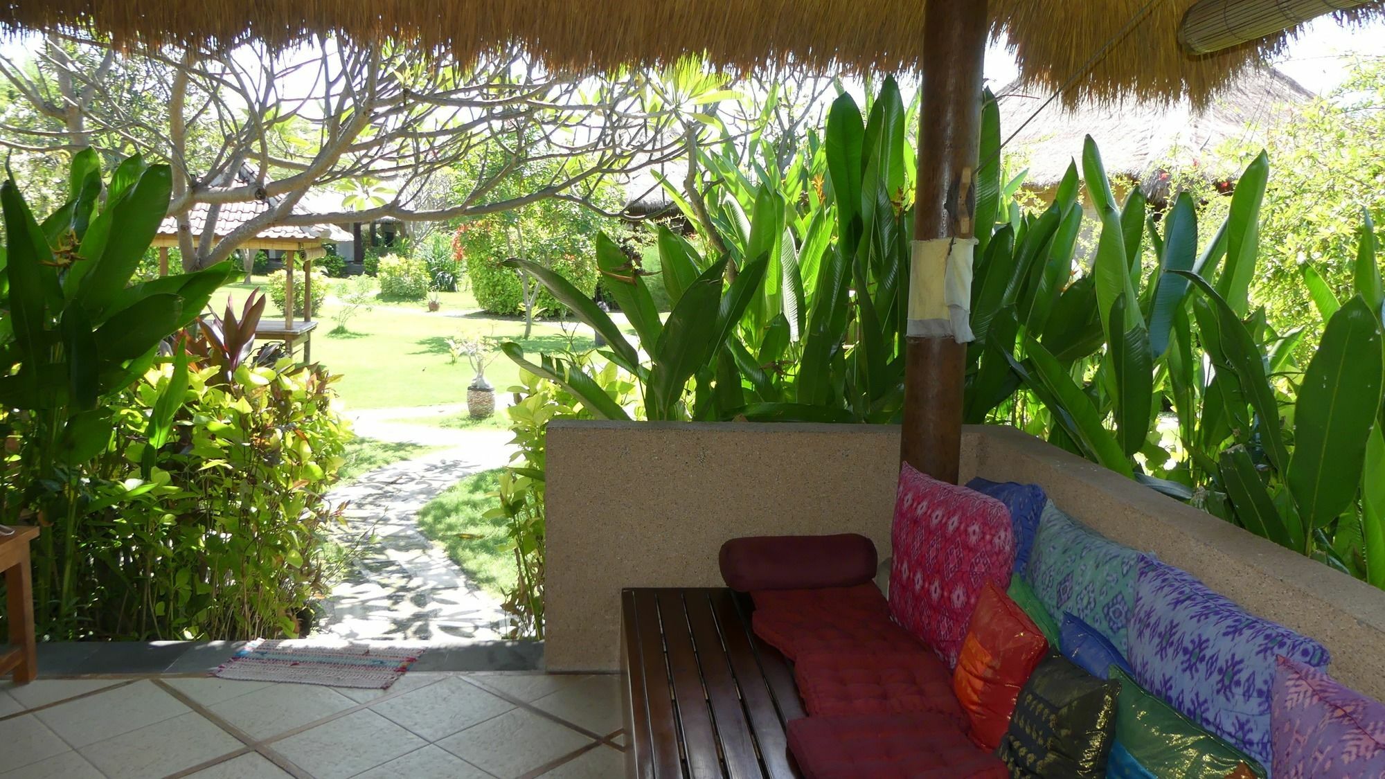 Sunia Loka Bungalows & Dive Center เปมูเตรัน ภายนอก รูปภาพ