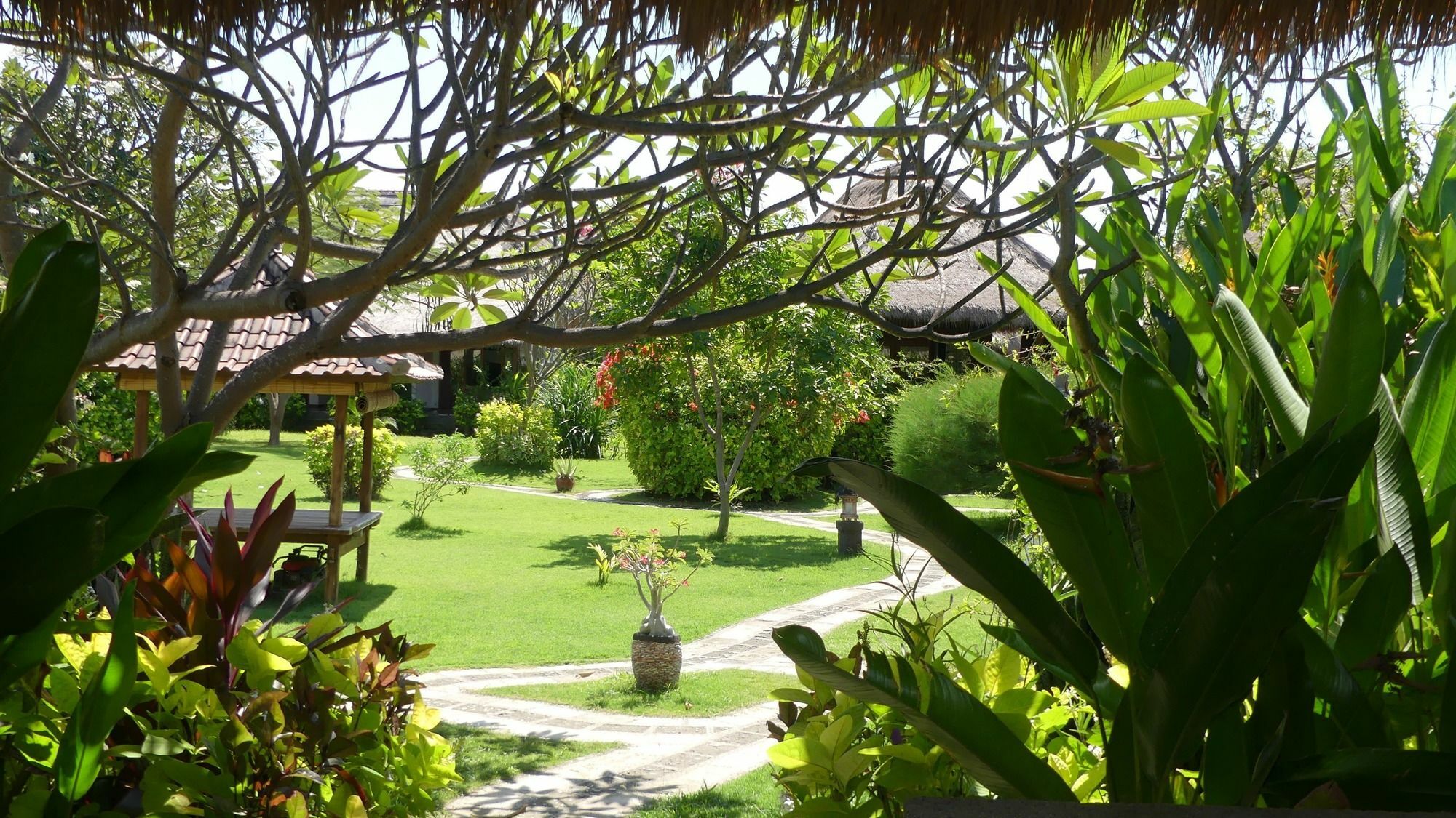 Sunia Loka Bungalows & Dive Center เปมูเตรัน ภายนอก รูปภาพ