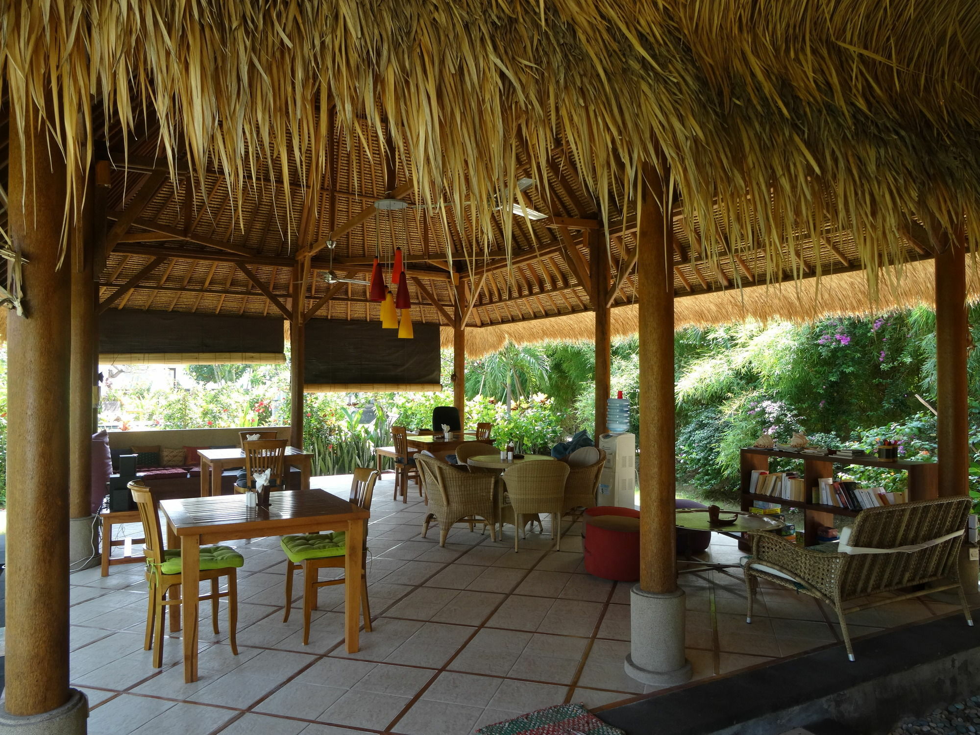 Sunia Loka Bungalows & Dive Center เปมูเตรัน ภายนอก รูปภาพ