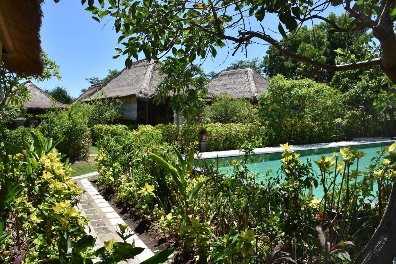 Sunia Loka Bungalows & Dive Center เปมูเตรัน ภายนอก รูปภาพ
