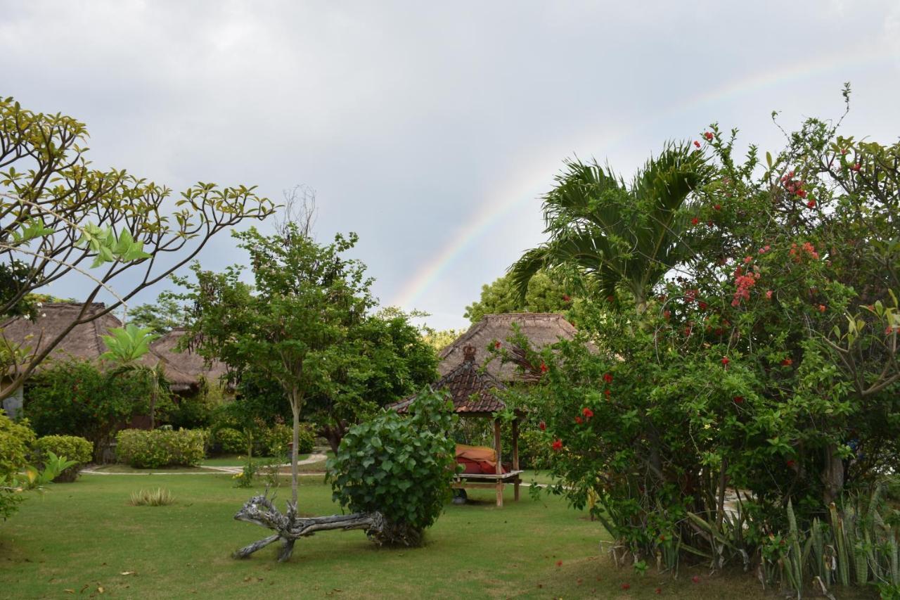 Sunia Loka Bungalows & Dive Center เปมูเตรัน ภายนอก รูปภาพ